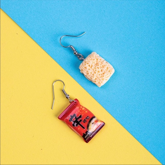 Ramen Noodle Earrings - Picture 3 of 3